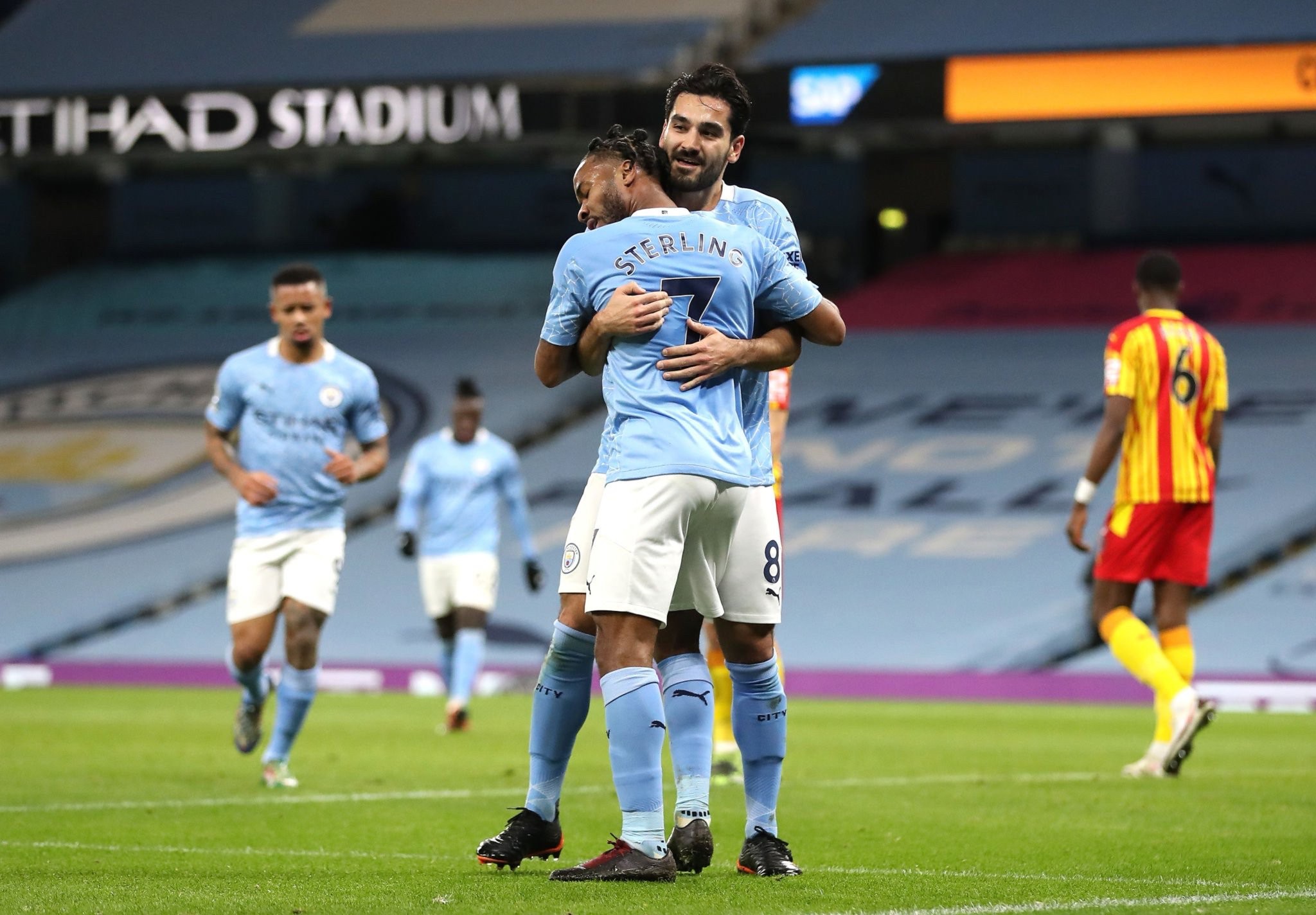 这位备受瞩 这位备受瞩